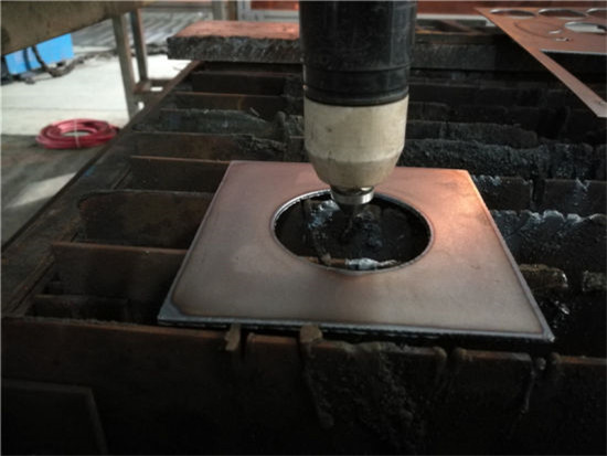 CNC Factory-k plaka eta flame-taula ebaketa-makina metalezko plaka hornitzeko