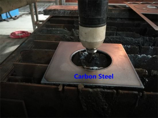 CNC plasma ebaketa makina metalezko plaka ebaketa egiteko erabiltzen da
