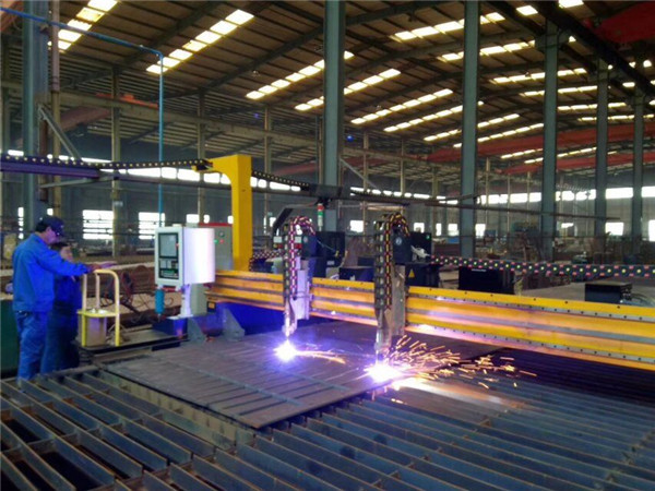 Europako kalitatearen CNC plasma ebaketa-makina, sorgailuarekin eta metalezko birakariarekin